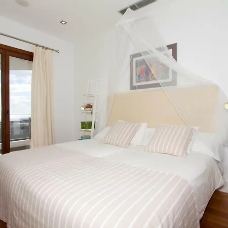 Carlota Вилла *